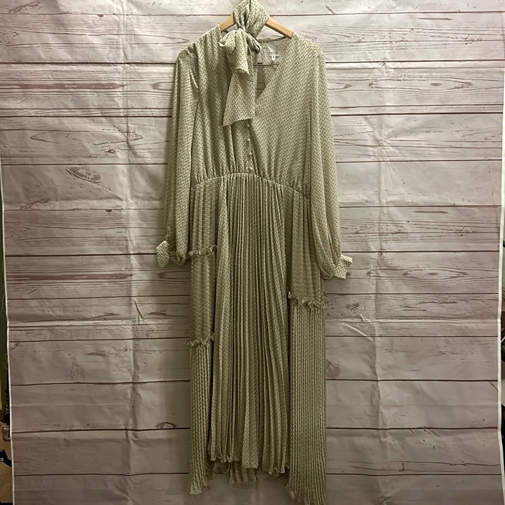 Bohemian dress, never worn. Removable neck tie